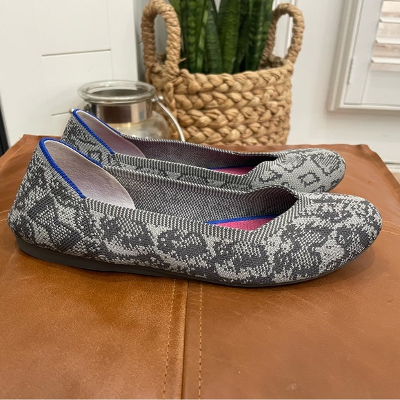 ROTHY’S The Flat Retired Color Grey Stone Snake Print Classic Round Toe Size 7.5 - Picture 3 of 5